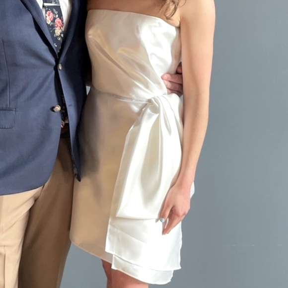 New Sachin & Babi BHLDN Verdance 2 | XS White Strapless Bow Front Wedding Mini - Picture 4 of 10